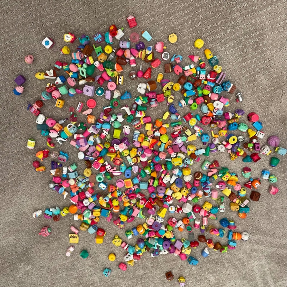HUGE LOT OF SHOPKINS